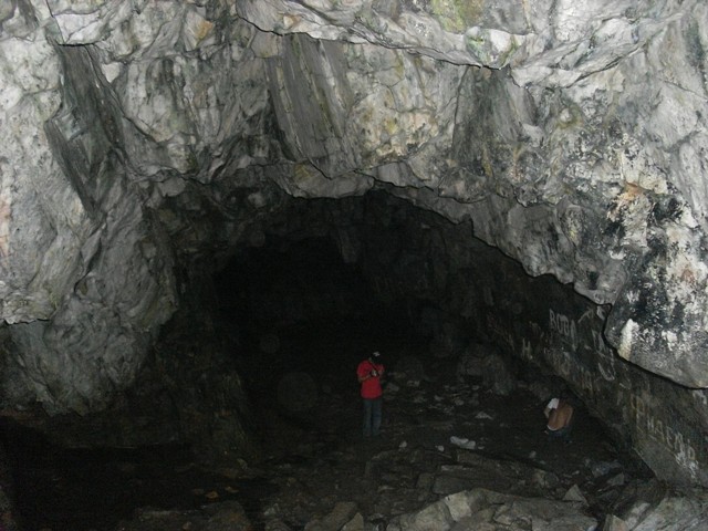 Пещера Дружба в Оленьих Ручьях. Вход в пещеру.