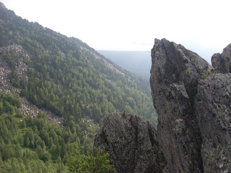 Таганай. Каменно-зеленый пейзаж с вершины Двуглавой сопки